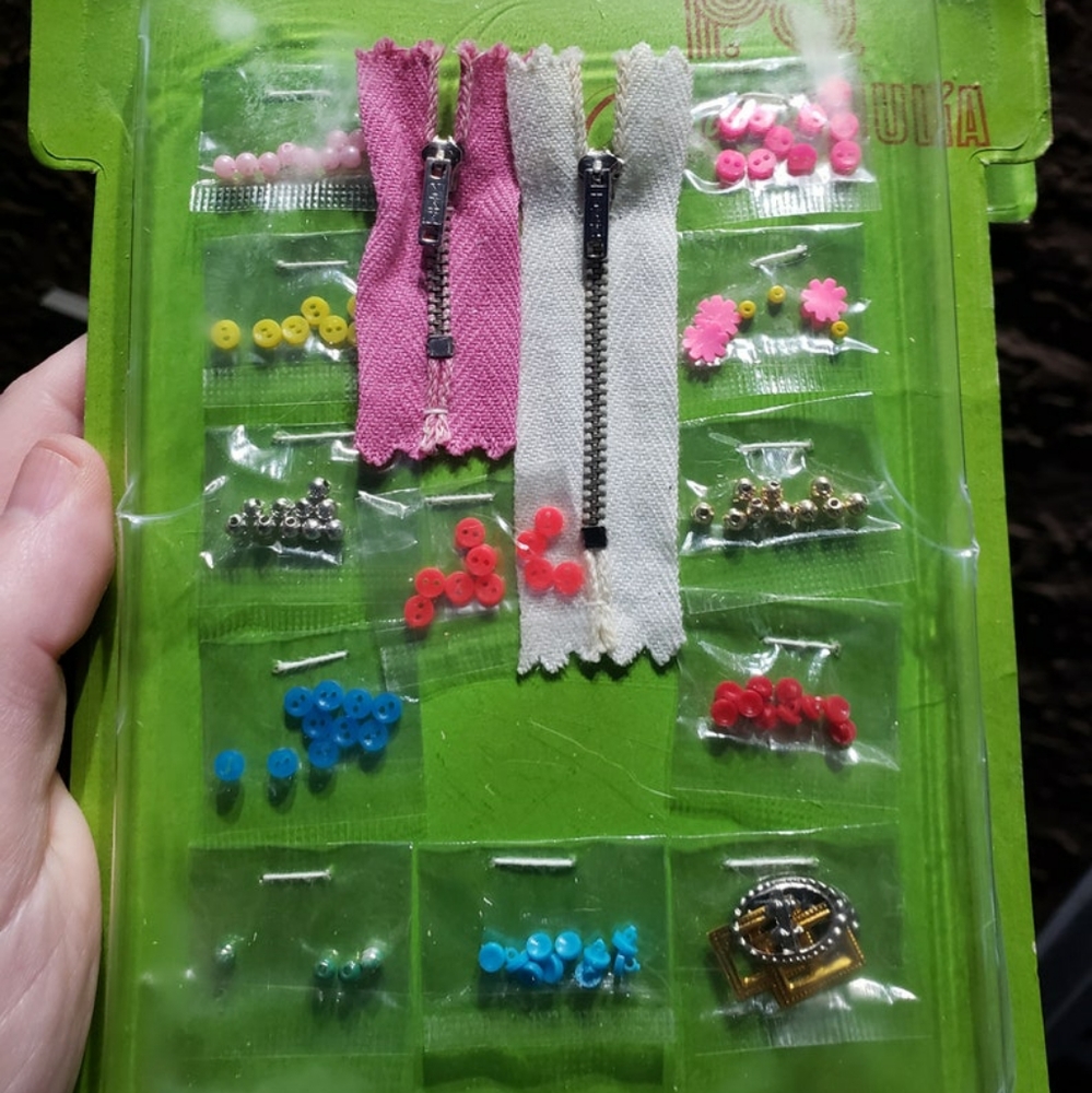 BNIB 1970 Mattel Barbie Teen Fashion Pak